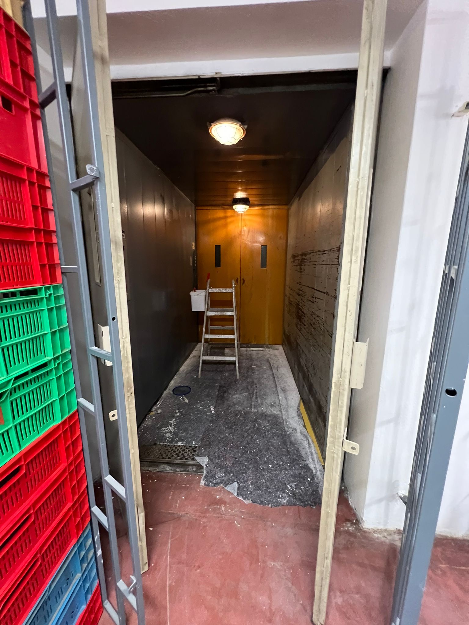 Renovace kabiny v průběhu práce – Drutěva, Václav Špáta